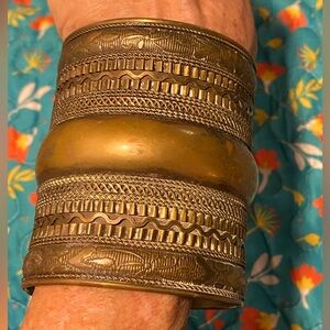 Extra Wide antique VTG cuff bracelet,brass/bronze,pressed pattern,hippie boho